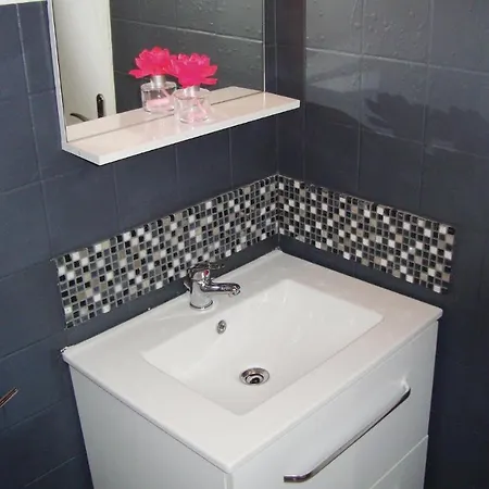 Gorgeous In La Nouvelle With Wifi Holiday home *